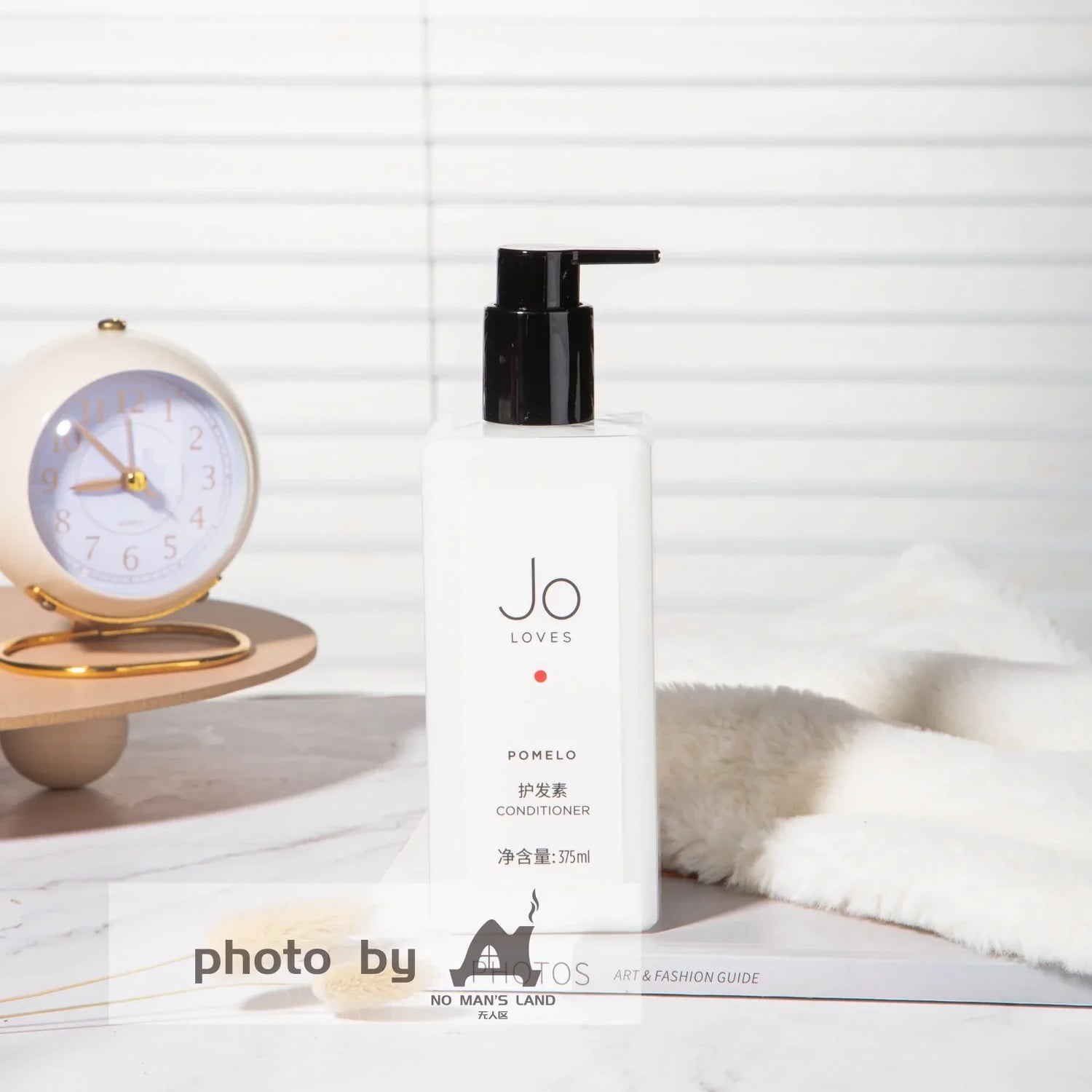 one bottle of JO-LOVES-POMELO-conditioner.